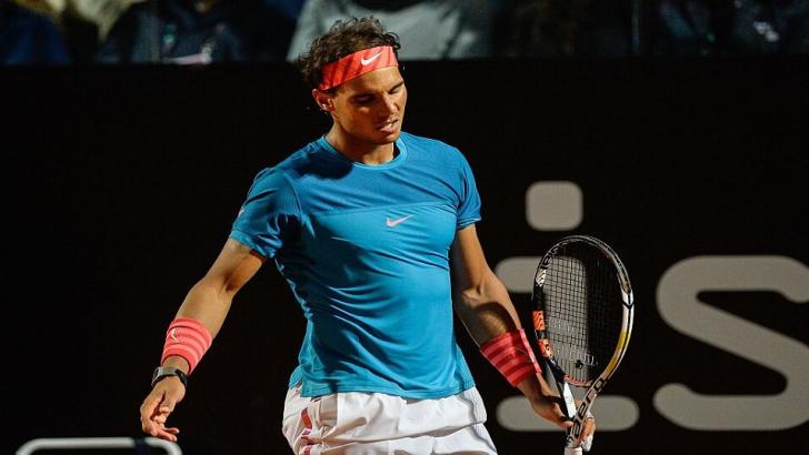 Rafael Nadal struggling against Stan Wawrinka